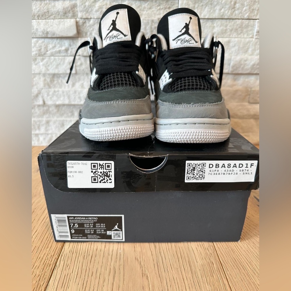 Jordan Retro 4 Fear - Picture 6 of 8